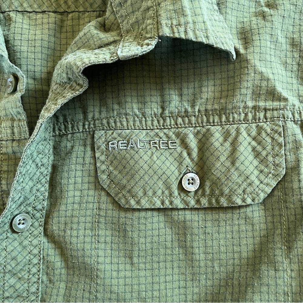 Realtree button down - Picture 2 of 4